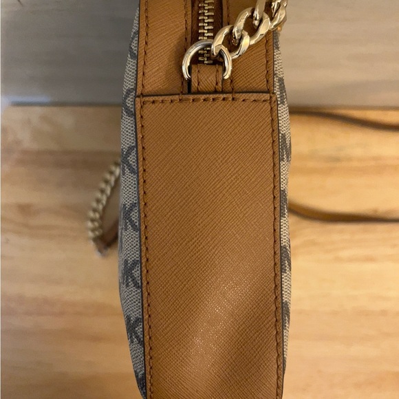 Michael Kors Jet Set monogrammed Logo Crossbody Bag - Picture 11 of 16